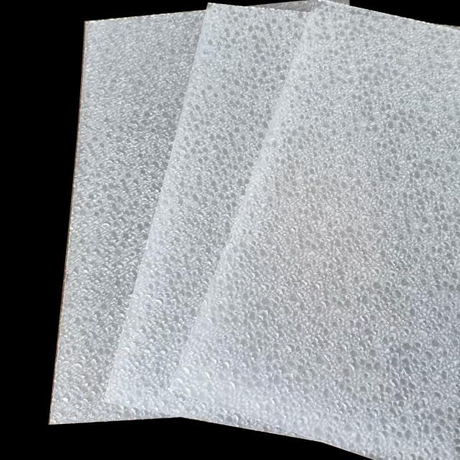 Protection UV en polycarbonate en relief en relief.