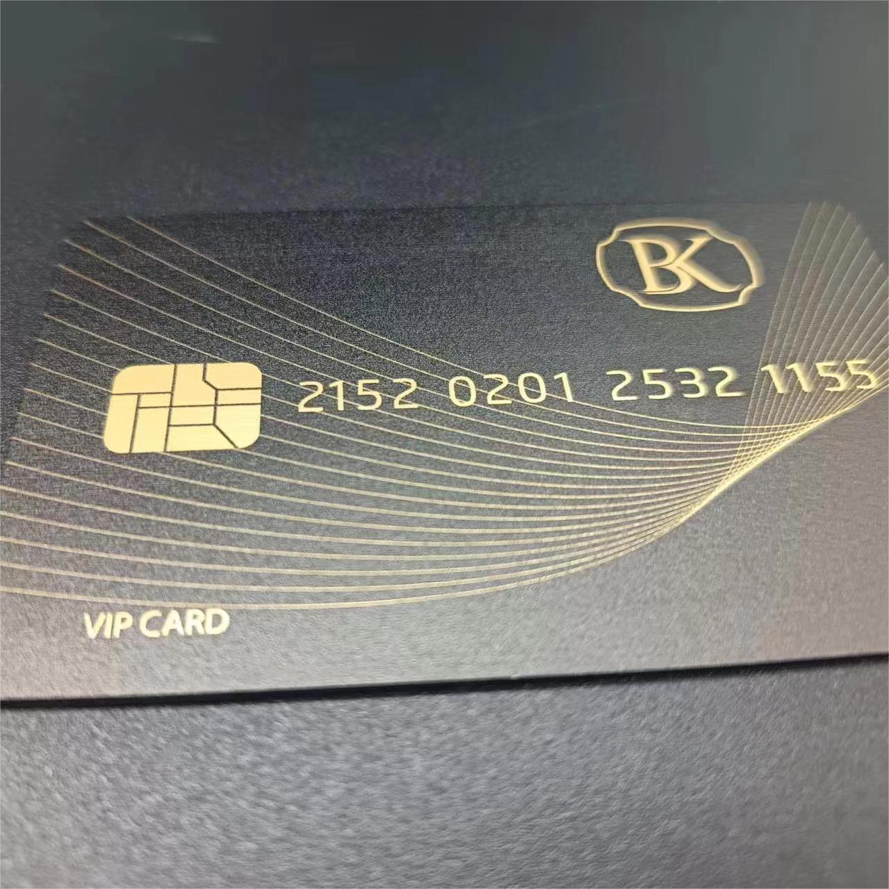 Impresi&oacute;n en relieve personalizada de alta calidad para diferentes tarjetas