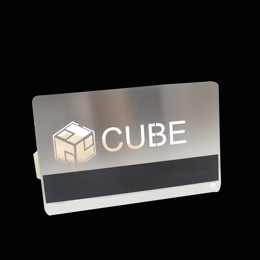 X&uuml;susi Logo İ&ccedil;i Boş Kart Tutqun Qara G&uuml;m&uuml;ş Metal Kartlar